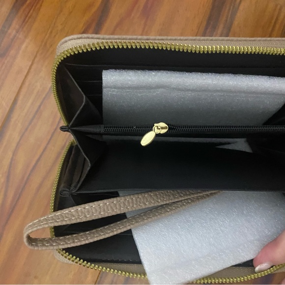 NWT Tan Pebbled Tote Bag Set w/ Wallet - Picture 10 of 10